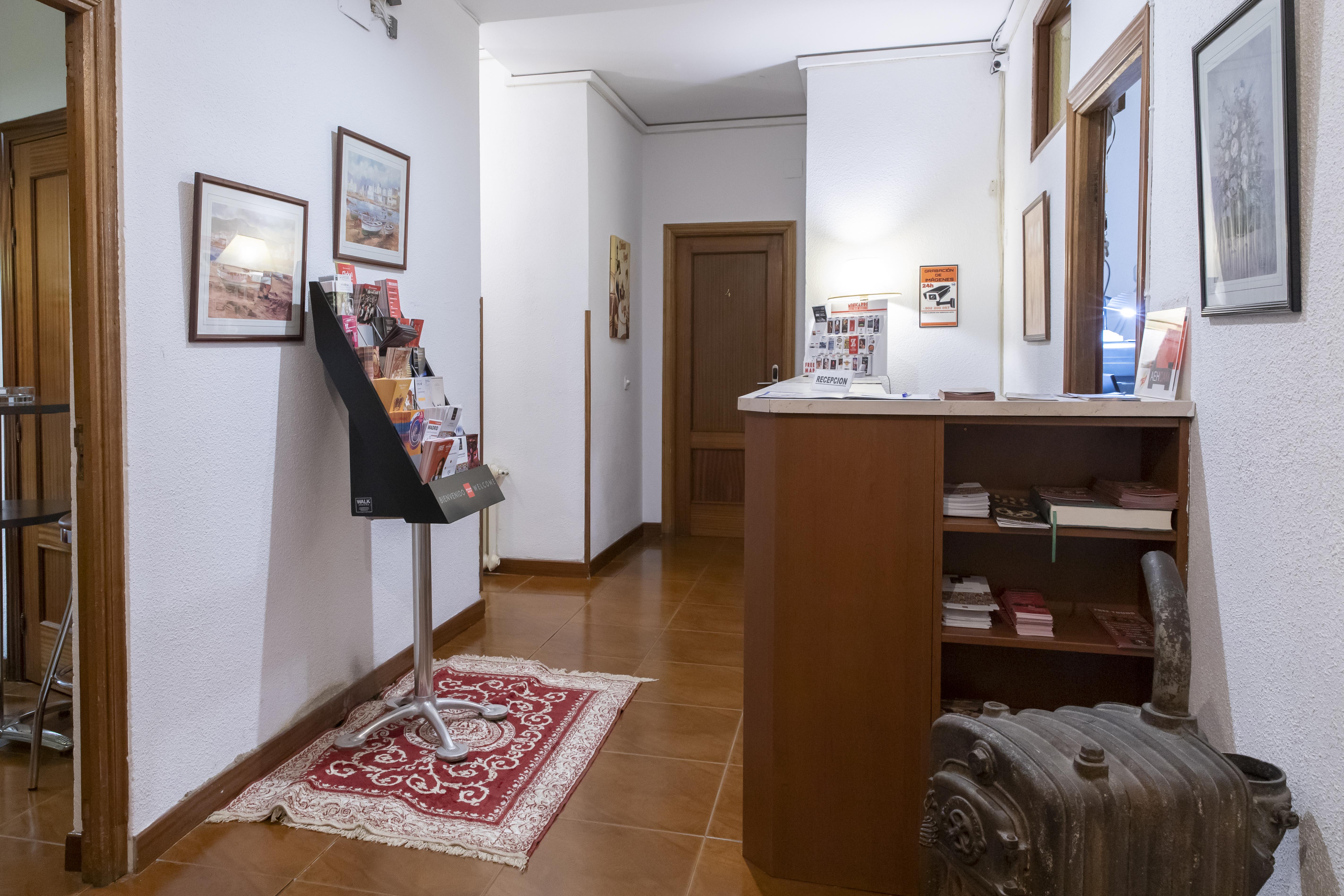 Hostal Tokio Madrid Bagian luar foto