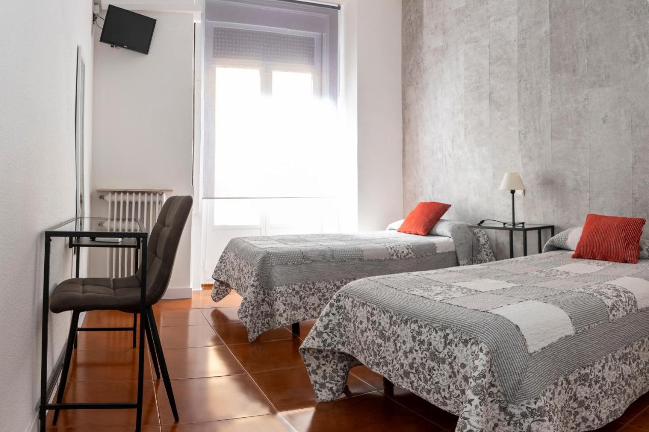 Hostal Tokio Madrid Bagian luar foto