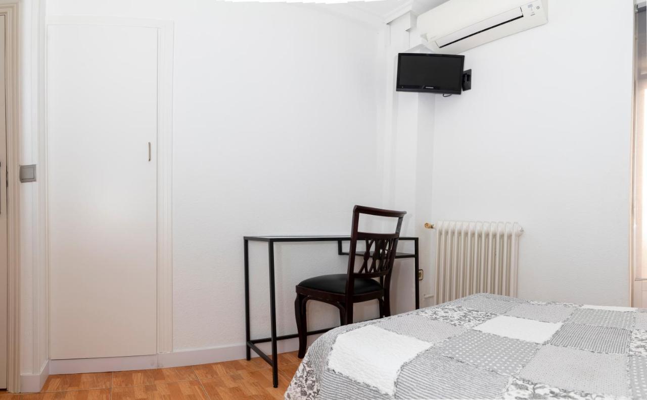 Hostal Tokio Madrid Bagian luar foto