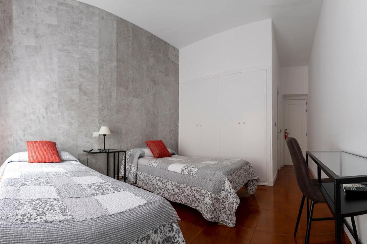 Hostal Tokio Madrid Bagian luar foto
